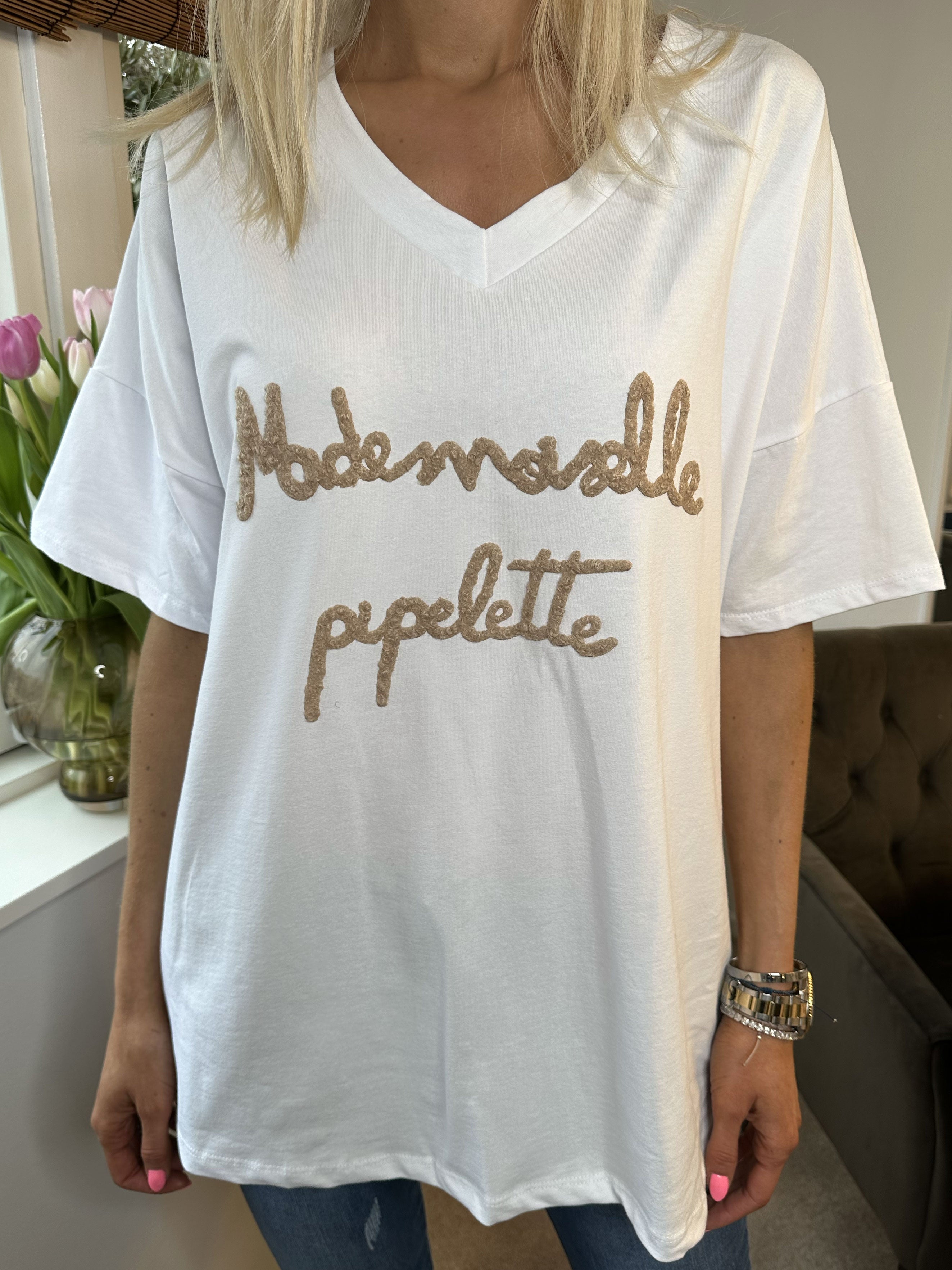 Lady - Vit t-shirt med v-hals och text på bröstet
